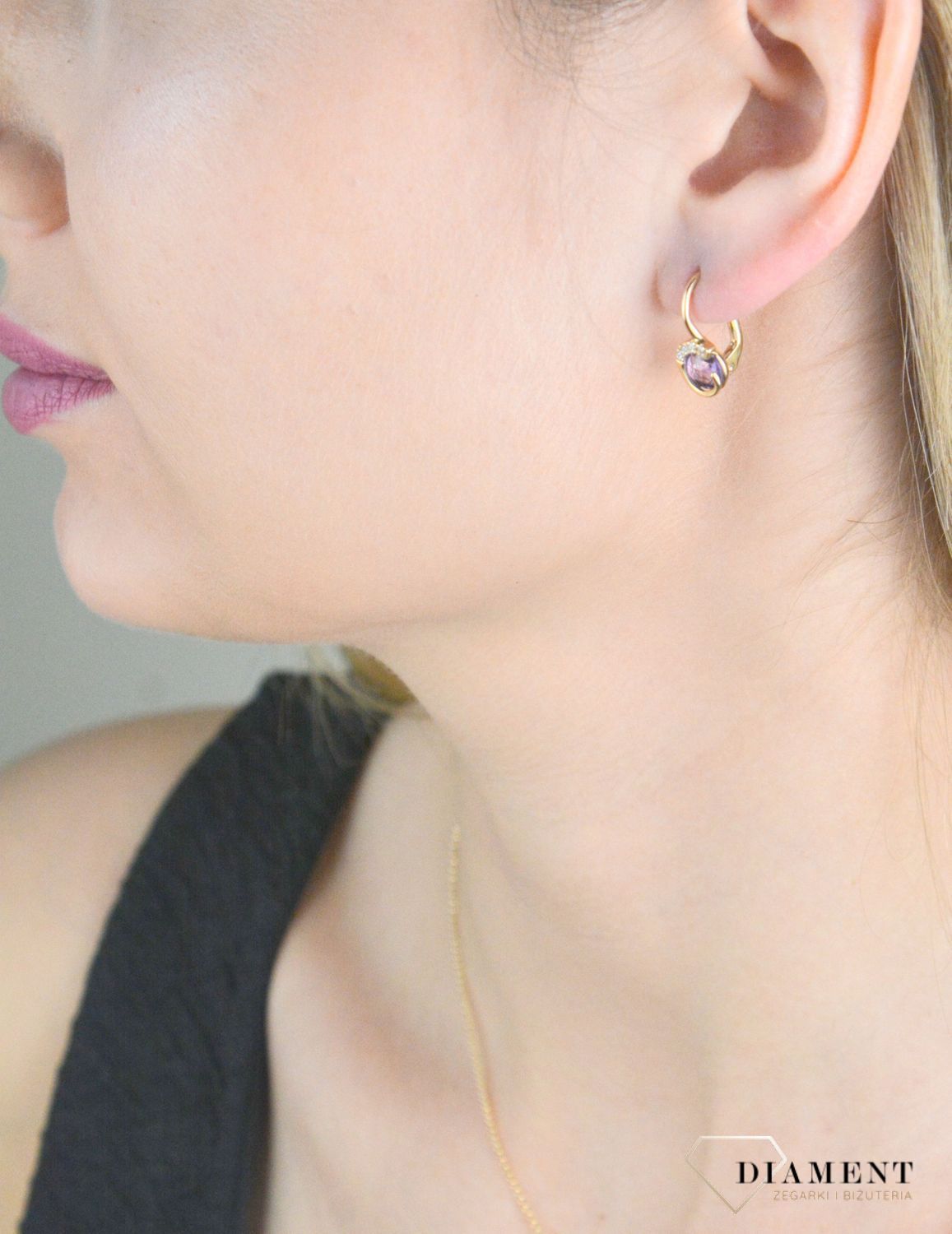 Złote kolczyki damskie 585 z fioletową cyrkonią KL 11163A 585.jpg